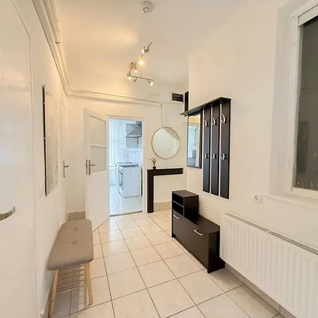 Riverside With Views Appartamento