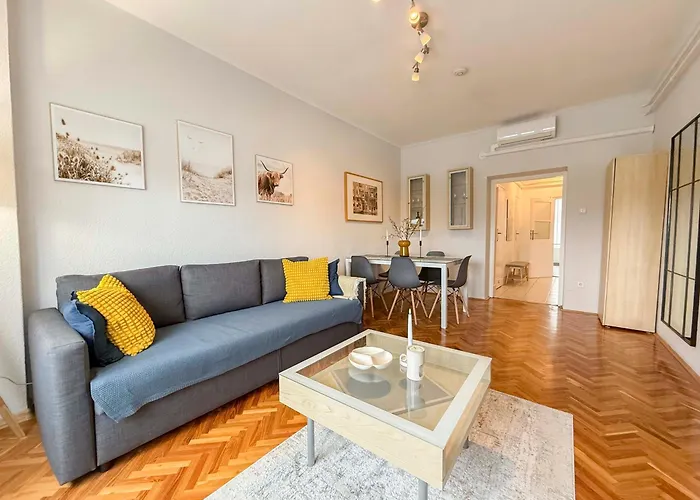 Riverside With Views Apartament *